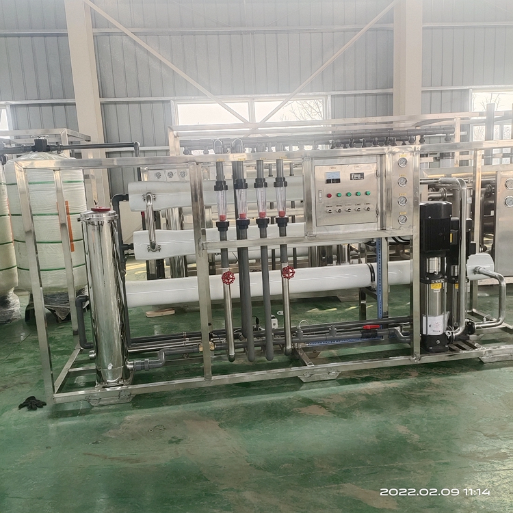 4吨双级反渗透设备_郑州纯净水处理设备厂家